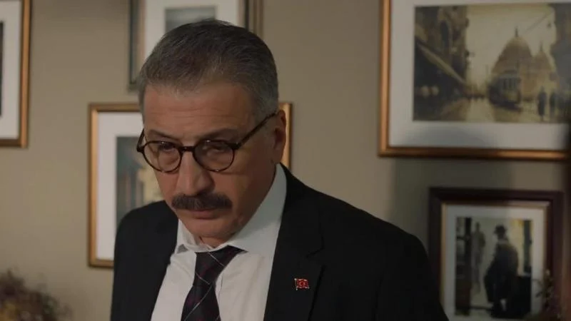 Кадры из сериала Совершенно другой (2023)