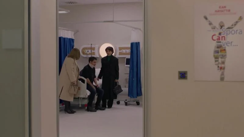 Кадры из сериала Совершенно другой (2023)