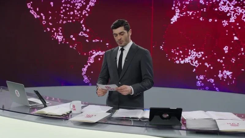 Кадры из сериала Совершенно другой (2023)