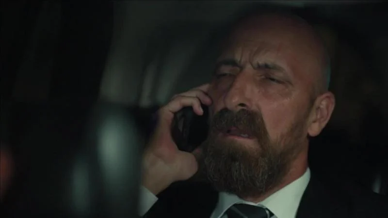 Кадры из сериала Совершенно другой (2023)