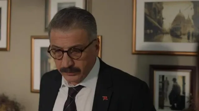 Кадры из сериала Совершенно другой (2023)